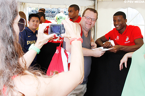 Ook WK-ganger Georginio Wijnaldum na uitgebreid de tijd voor de fans.