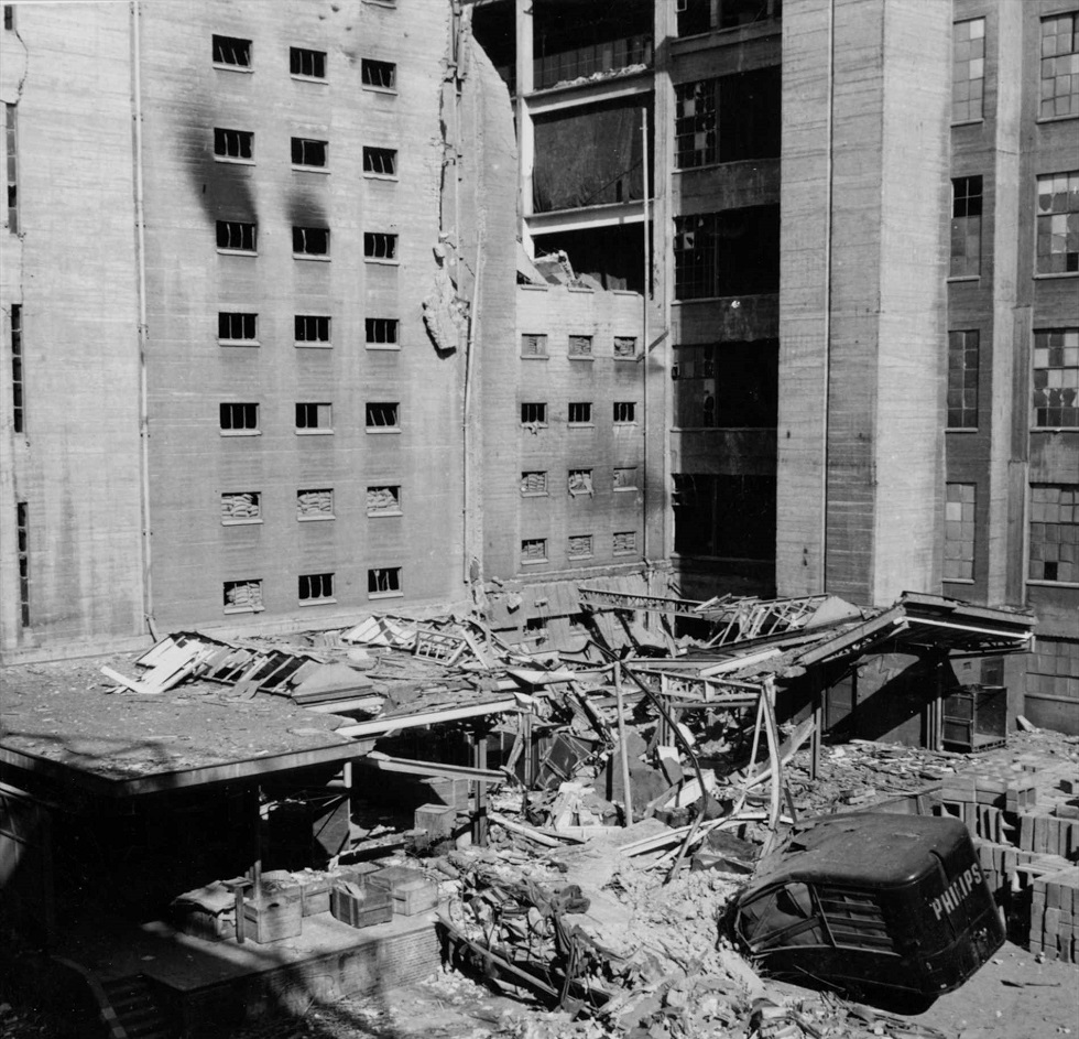 Schade aan één van de panden van Philips in Eindhoven na het bombardement van de RAF | © Philips Company Archives