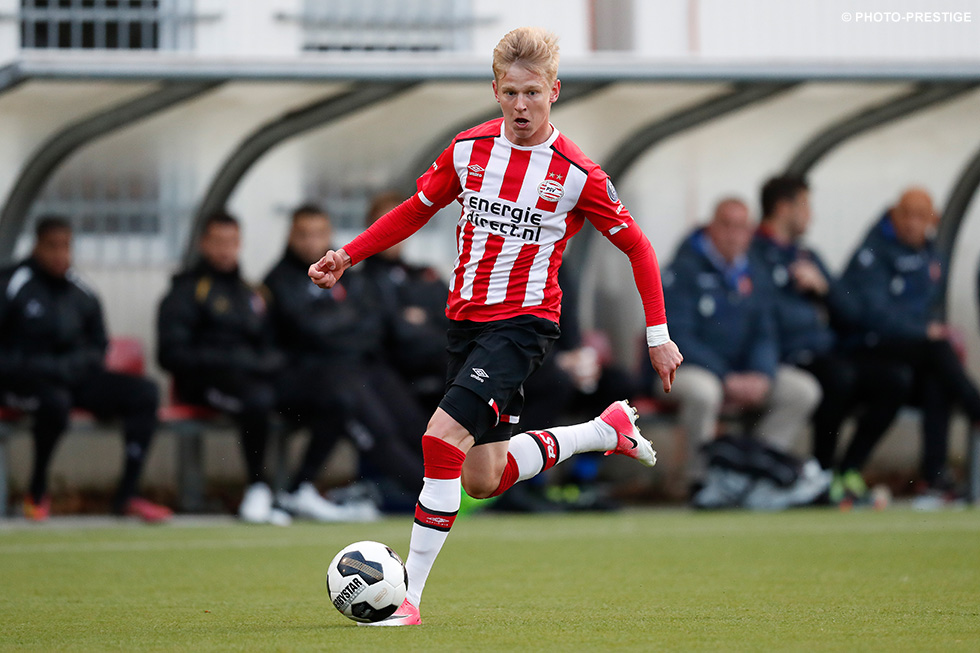 Als Oleksandr Zinchenko aansluit bij Jong PSV, weet hij de ogen op zich gericht