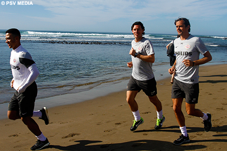 Memphis Depay, Chris van der Weerden en Phillip Cocu.