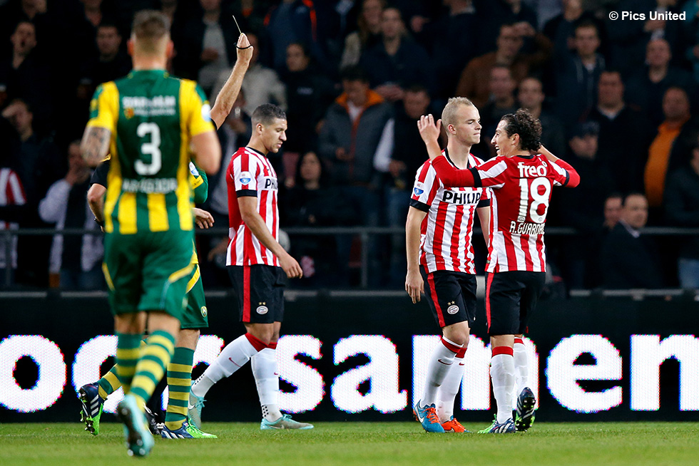 Een rode kaart voor Jorrit Hendrix bracht PSV vorig seizoen in de problemen. PSV won desondanks wel. | © Pics United