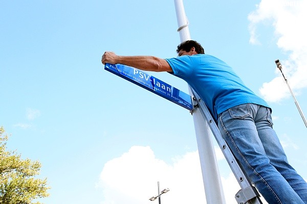 De PSV-laan loopt langs het stadion, voorheen Mathildelaan.