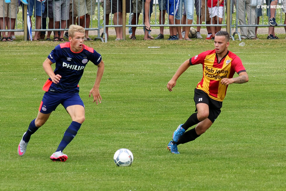Nikolai Laursen gaf zijn officieuze debuut glans met een treffer | © PSV Media