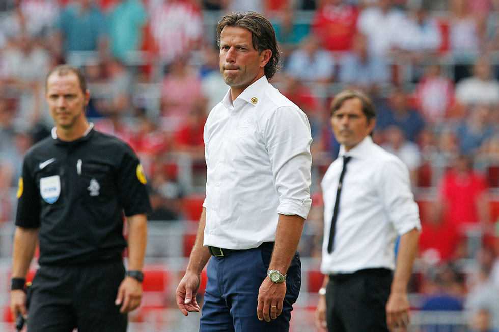 Als trainer van FC Groningen. Op de achtergrond Phillip Cocu, waarmee hij in 2015 het kampioenschap vierde