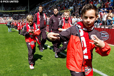 Martijn Zuijderwijk, Willem Weijs (Trainer E2), Rick Antonise (Trainer E1), Kevin Gadellaa en Lander Aerts.