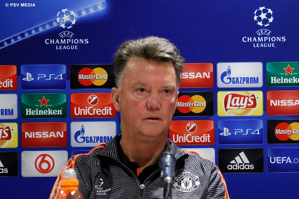 Louis van Gaal op de persconferentie in het Philips Stadion | © PSV Media