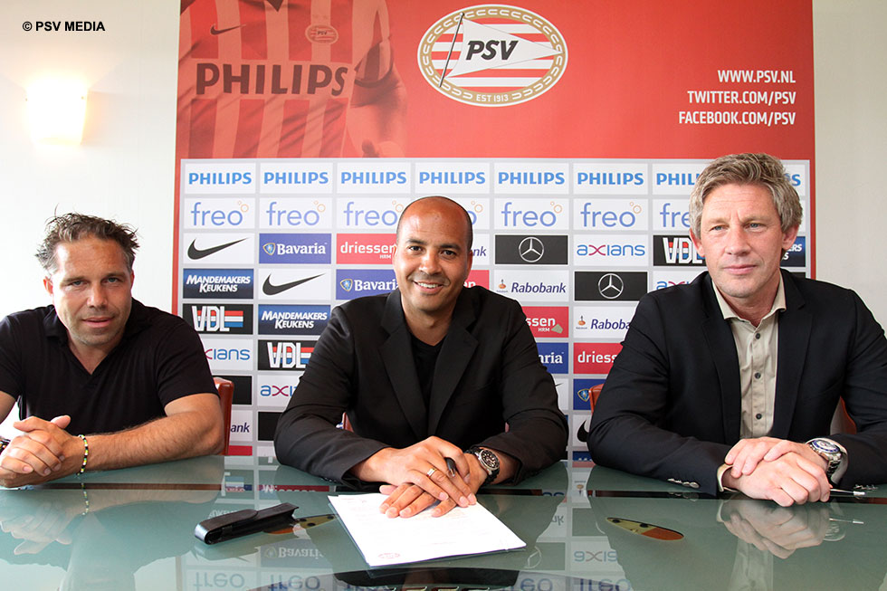Pascal Jansen zette woensdagmiddag zijn handtekening onder het contract | © PSV Media