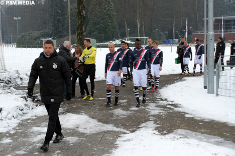 Michel Vonk was met zijn elftal te gast op De Herdgang voor een oefenduel.