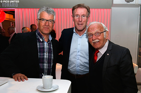 Sef Vergoossen en Hans van Breukelen samen met Fons van Wissen.