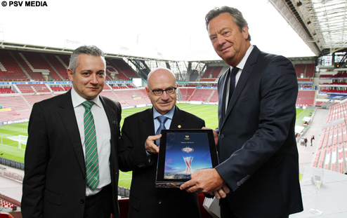 Tiny Sanders sprak namens PSV zijn dank uit aan de UEFA.