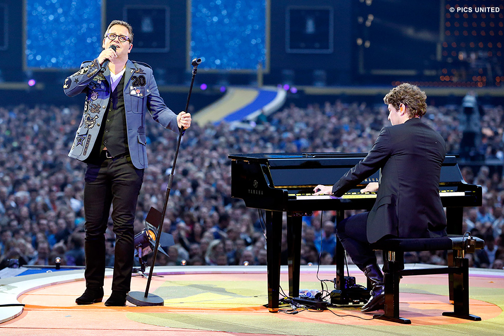 Guus Meeuwis in het Philips Stadion