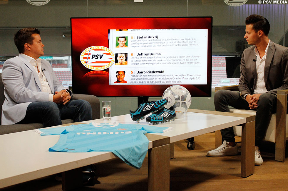 Bob van Oosterhout te gast in het studioprogramma van PSV TV | © PSV Media