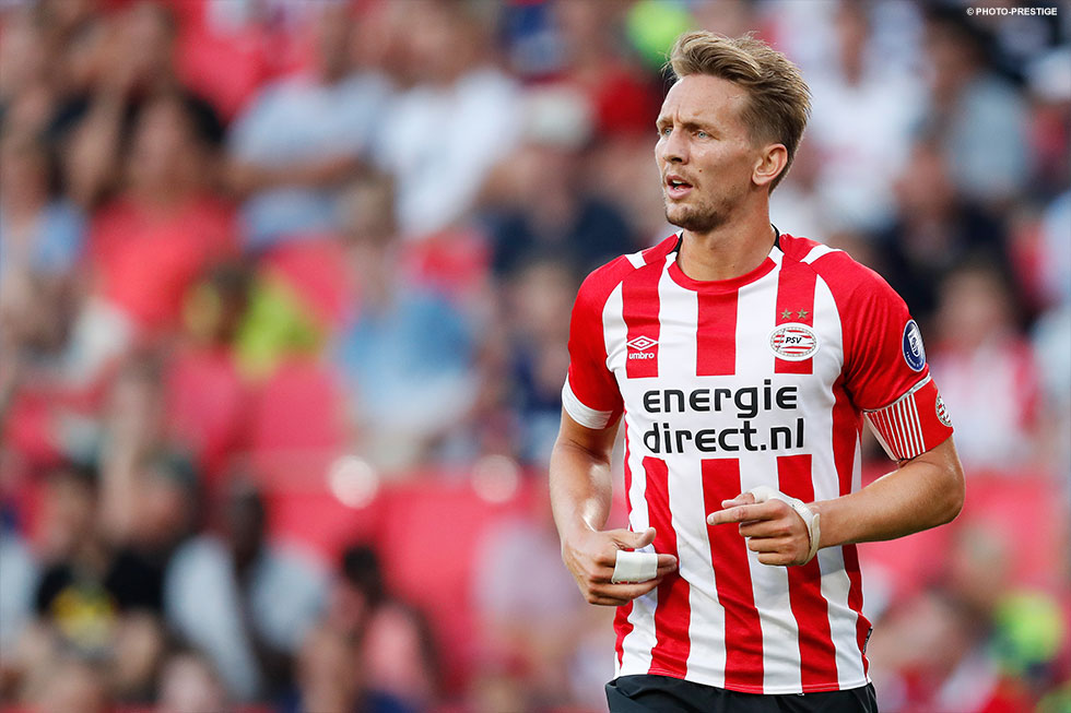 De Jong met de aanvoerdersband, eerder deze voorbereiding