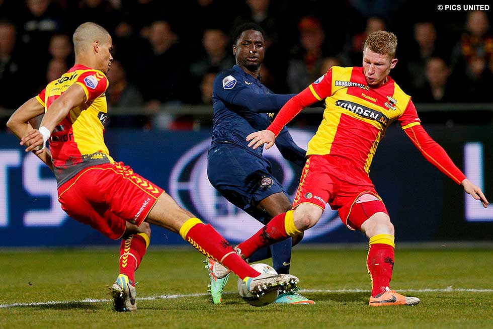 Vorig seizoen besliste PSV het uitduel in Deventer pas in de slotfase | © Pics United
