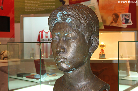 Een borstbeeld van de Koreaanse held staat centraal in het museum.