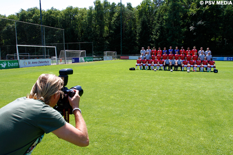 Huisfotograaf Bob van den Cruijsem maakt de offici&euml;le foto.