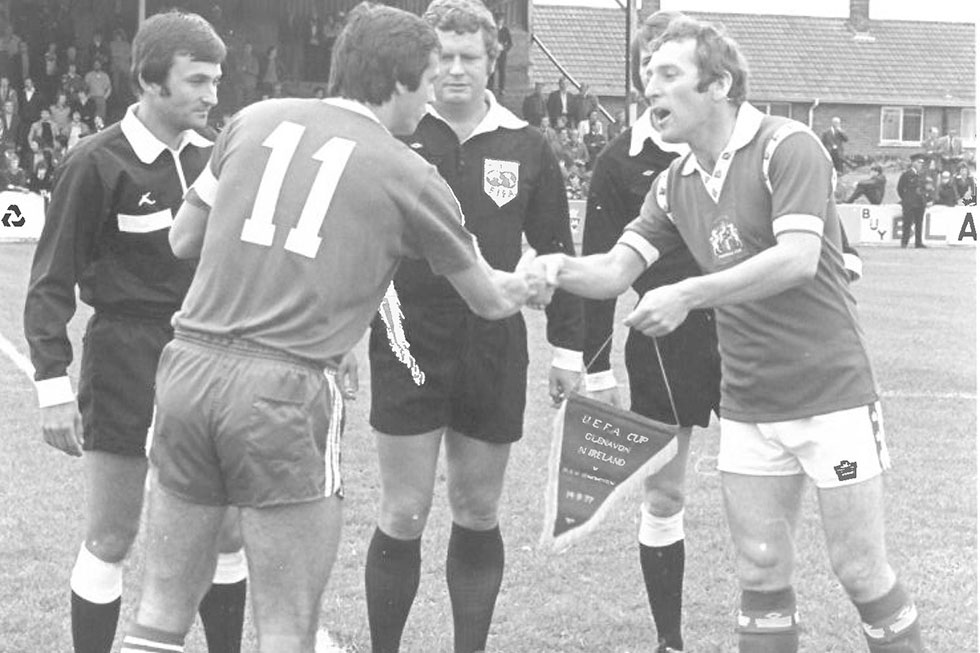 Willy van der Kuijlen voorafgaand aan het uitduel met Glenavon Football Club