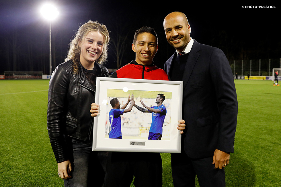 Zeven spelers werden maandagavond in het zonnetje gezet vanwege hun debuut in PSV 1