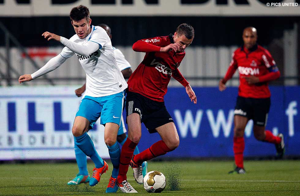 Eerder dit seizoen verloor Jong PSV in Helmond met 2-1 | © Pics United