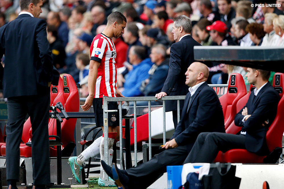 Jeffrey Bruma ontving in de thuiswedstrijd tegen Excelsior een rode kaart | © Pics United