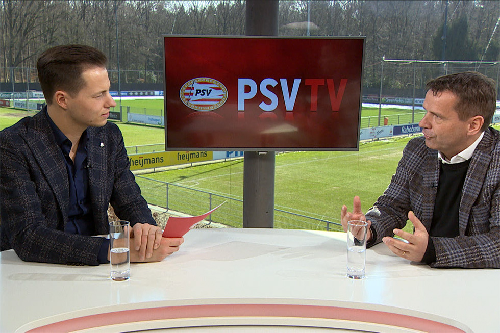 Frans Janssen is maandagavond te gast in de studio | © PSV TV