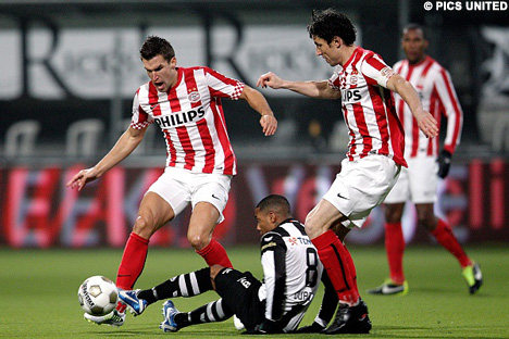 Kevin Strootman en Mark van Bommel zitten er bovenop.
