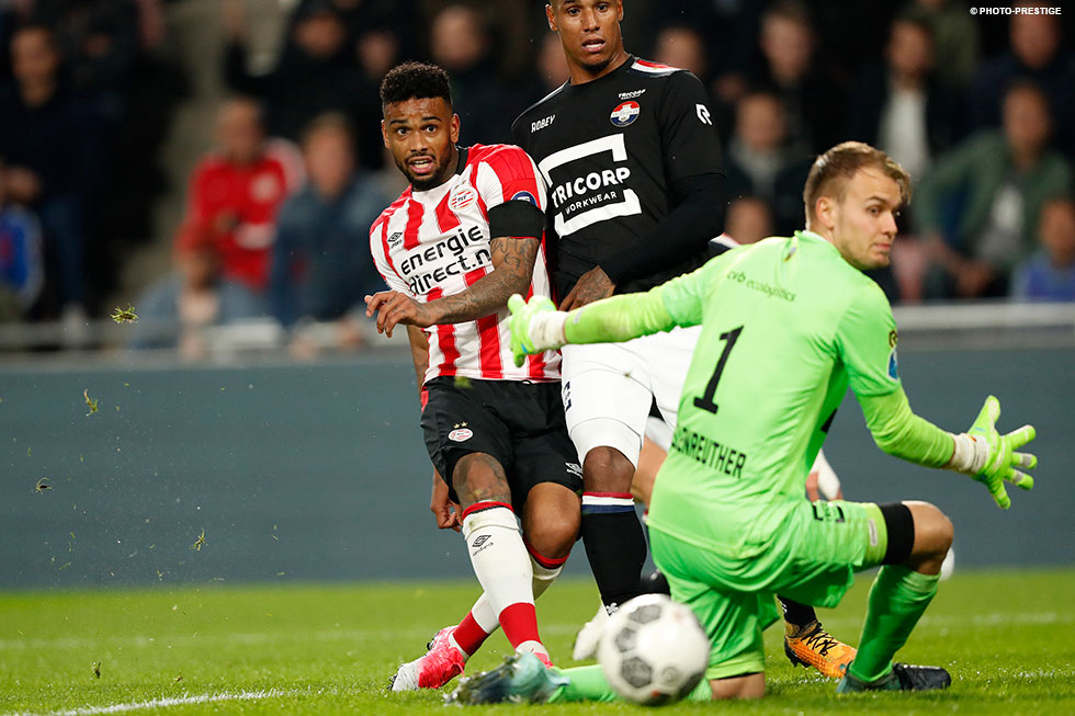 Is Jürgen Locadia de PSV'er die voor het laatst driemaal op rij in een uitwedstrijd doel trof?