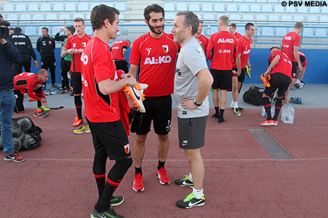 Paul Verhaegh, Halil Altintop in gesprek met Arno Philips.