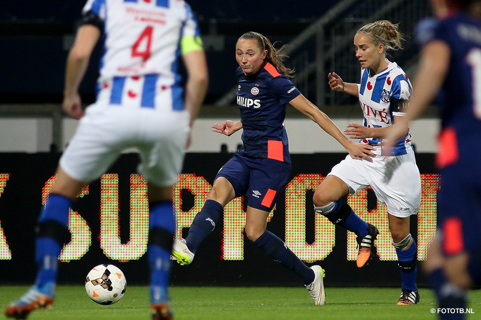 Nadia Coolen was weer trefzeker namens PSV Vrouwen