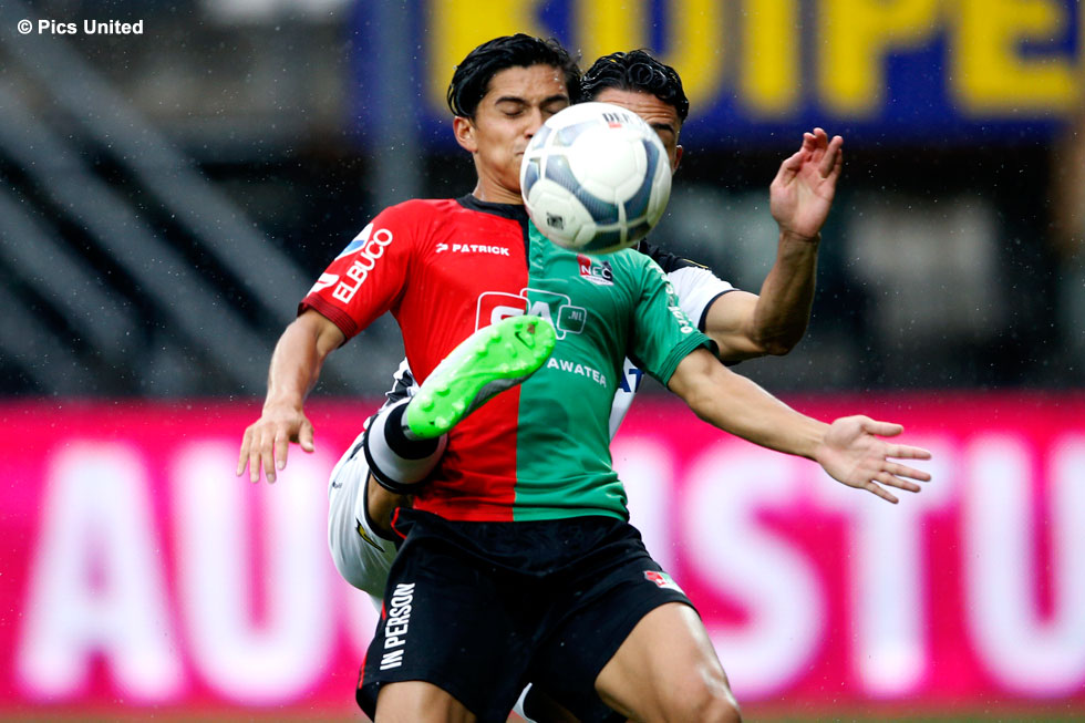 Navarone Foor scoorde in het verleden al eens tegen PSV en maakte dit seizoen tot nu toe twee doelpunten | © Pics United