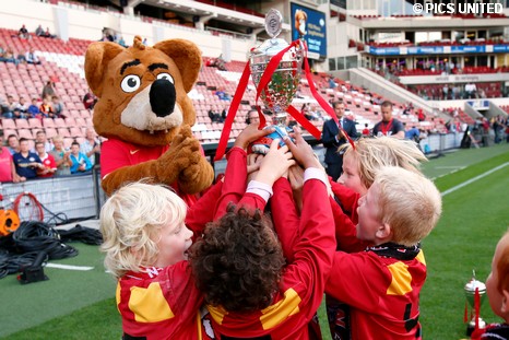 Jubileumavond afgetrapt door F-Jeugd uit de regio.