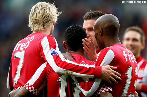 Het wordt zelfs nog 5-0 als Jeremain Lens zijn tweede van de avond scoort.