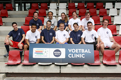 Prijswinnaar Sjors van Sprundel en zijn vrienden.