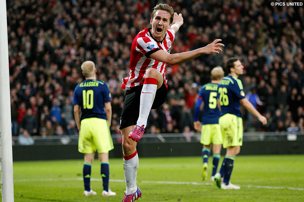 PSV kwam via Luuk de Jong weer terug in de wedstrijd | © Pics United
