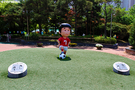 Ook is er een klein Ji-Sung Park-park gelegen.