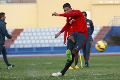 Jeffrey Bruma met een snoeihard schot bij het afwerken.