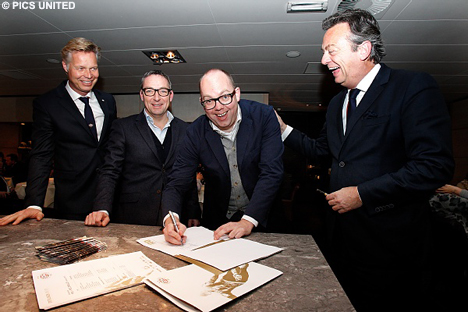 Het contract werd voorafgaand aan het duel met PEC Zwolle getekend.