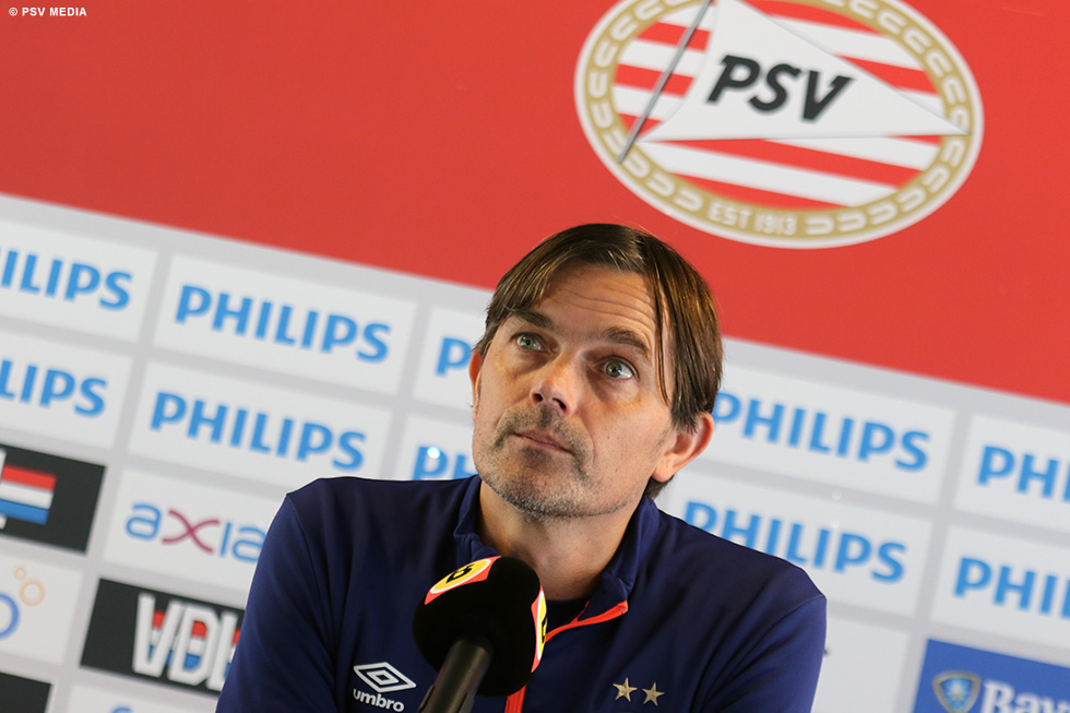 Phillip Cocu sprak vrijdagmiddag met de media in aanloop naar Vitesse - PSV | © PSV Media