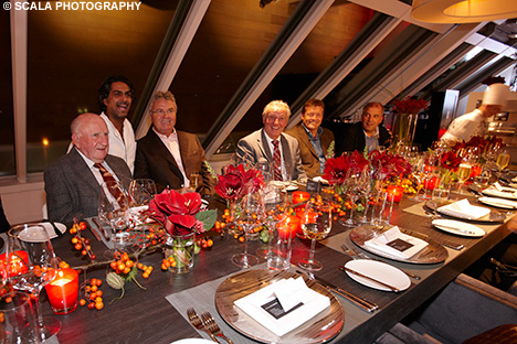 Als eerste gasten namen Guus Hiddink, Kees Rijvers, Willy van der Kuijlen en Søren Lerby plaats aan tafel.