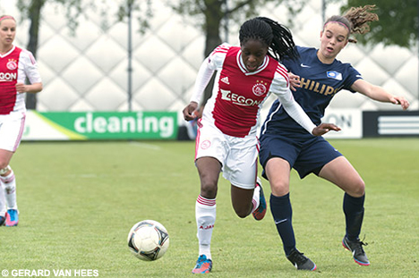 PSV/FC Eindhoven speelde in Amsterdam voor het eerst in het nieuwe tenue.