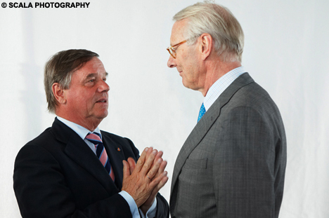 RvC-voorzitter Peter Swinkels met Harry Hendriks van Philips.