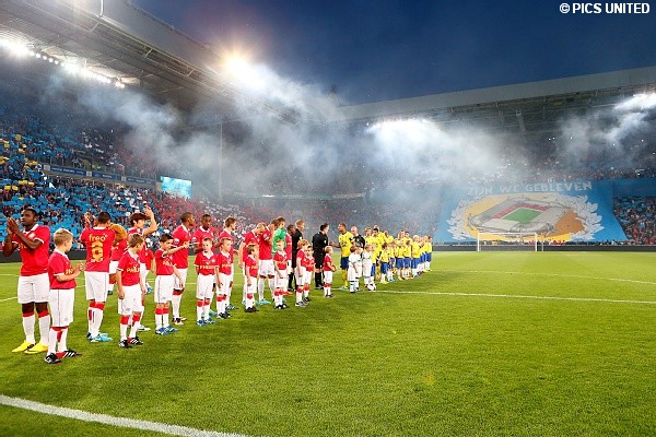 PSV speelde het jubileumduel tegen SC Cambuur.