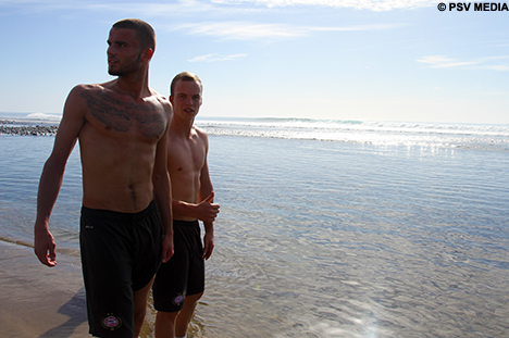 Ook Rai Vloet en Jorrit Hendrix trotseerden de koude zee.