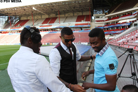 Ook Sulley Muntari kwam even gedag zeggen tegen Eric Addo.