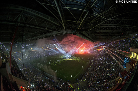 Muziek, vuurwerk en oude helden maakten er een geweldige avond van.