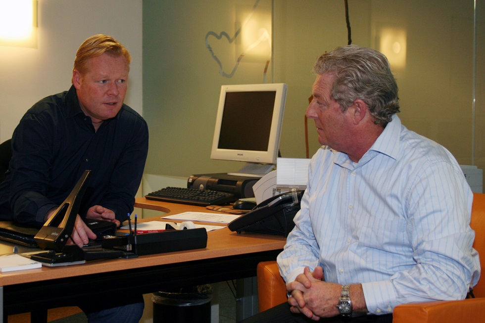 Voormalig Hoofdcoach Ronald Koeman en assistent Tonny Bruins Slot in hun kantoor op De Herdgang in 2007