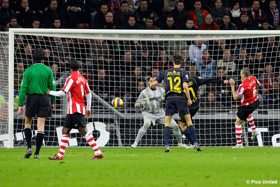 In 2007 waren de Limburgers met 2-4 te sterk voor PSV | © Pics United