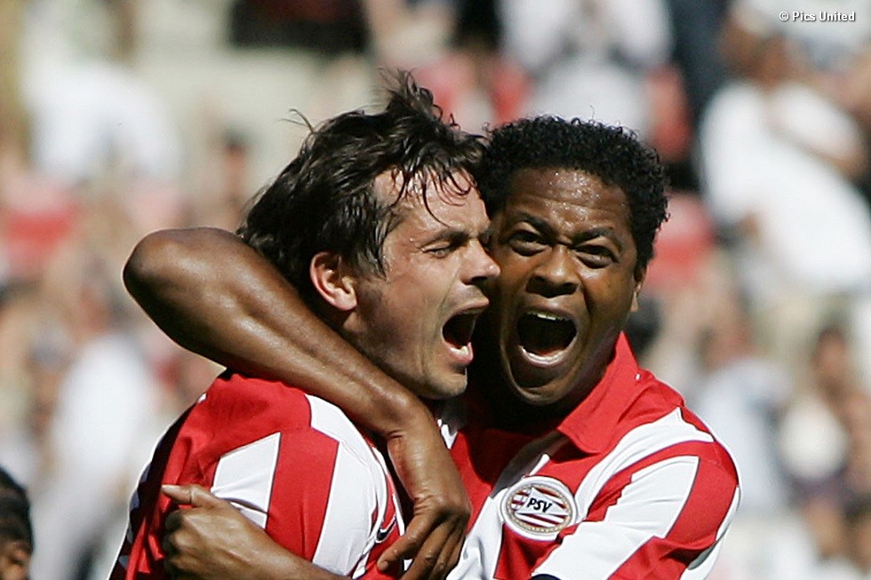 Cocu en Kluivert vieren de titel van 2007 | © Pics United