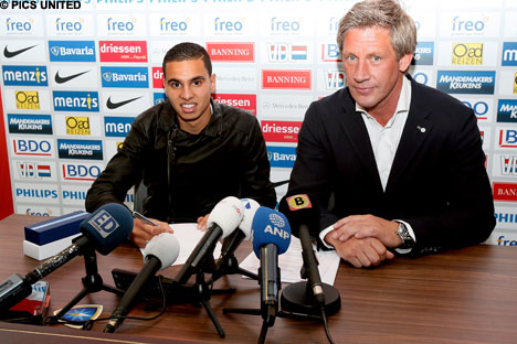 International Maher tekent zijn vijfjarig contract bij PSV.