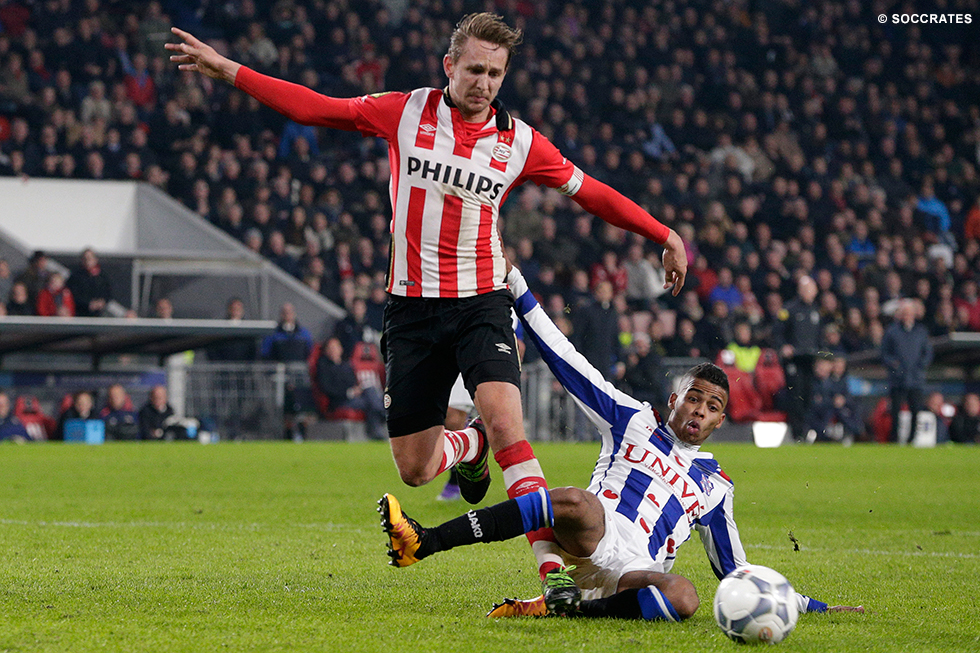 Luuk de Jong kan vanavond zijn 50e eredivisiegoal in zijn 10e officiële wedstrijd voor PSV scoren | © Soccrates